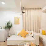 One Night Homestay Shanghai Maoming Road Branch