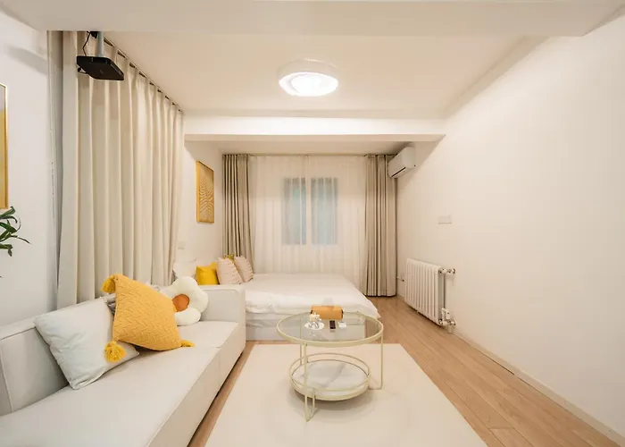 One Night Homestay Shanghai Maoming Road Branch